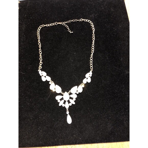 Gold Tone  Ivory Enamel Rhinestone Flower Lavalier  Statement Necklace 21” - Picture 3 of 6